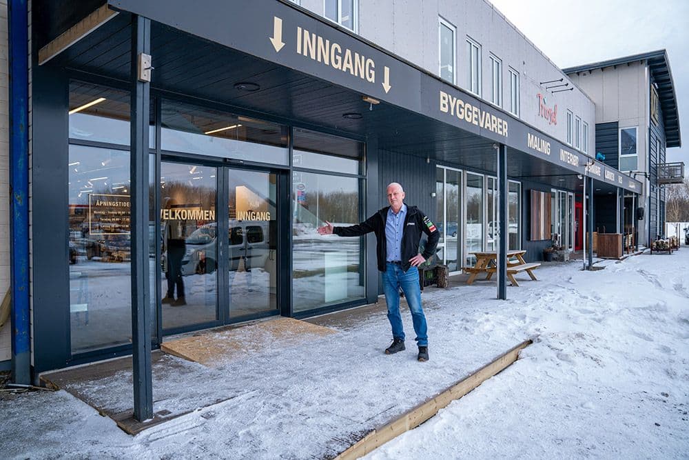 Daglig leder Torbjørn H. Pedersen ønsker velkommen til nye XL-BYGG Lofoten.