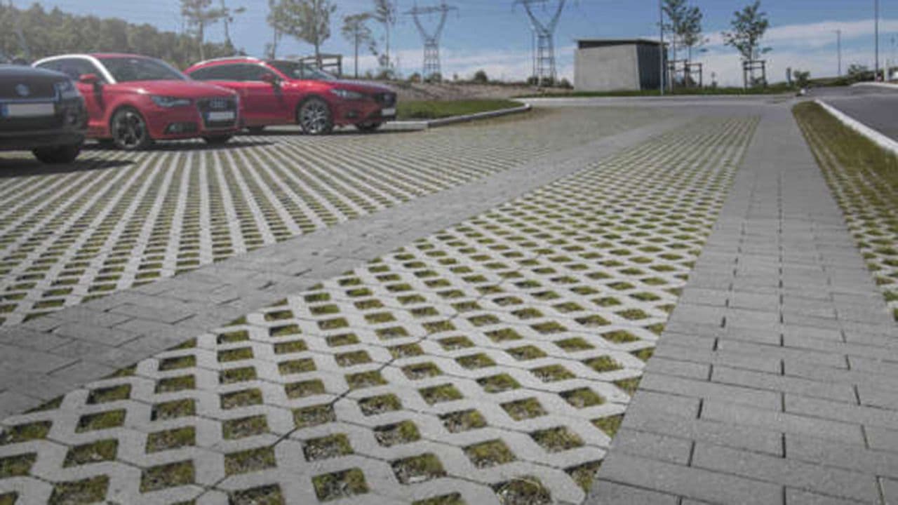 Belegningsstein mot overvann.