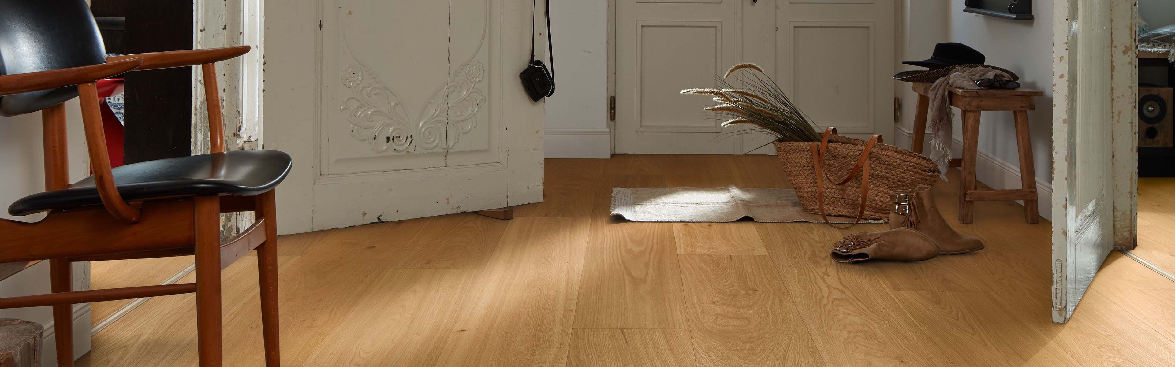 SAGA Hardwood herdet tregulv i entre.