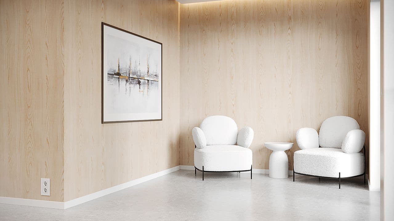 Veggplater i furu i oppholdsrom.