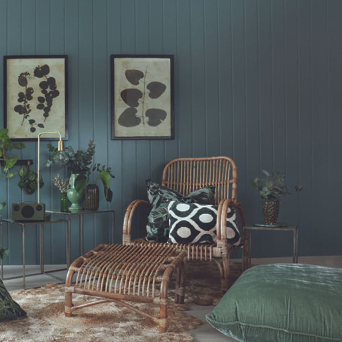 Vegg med panelplater.