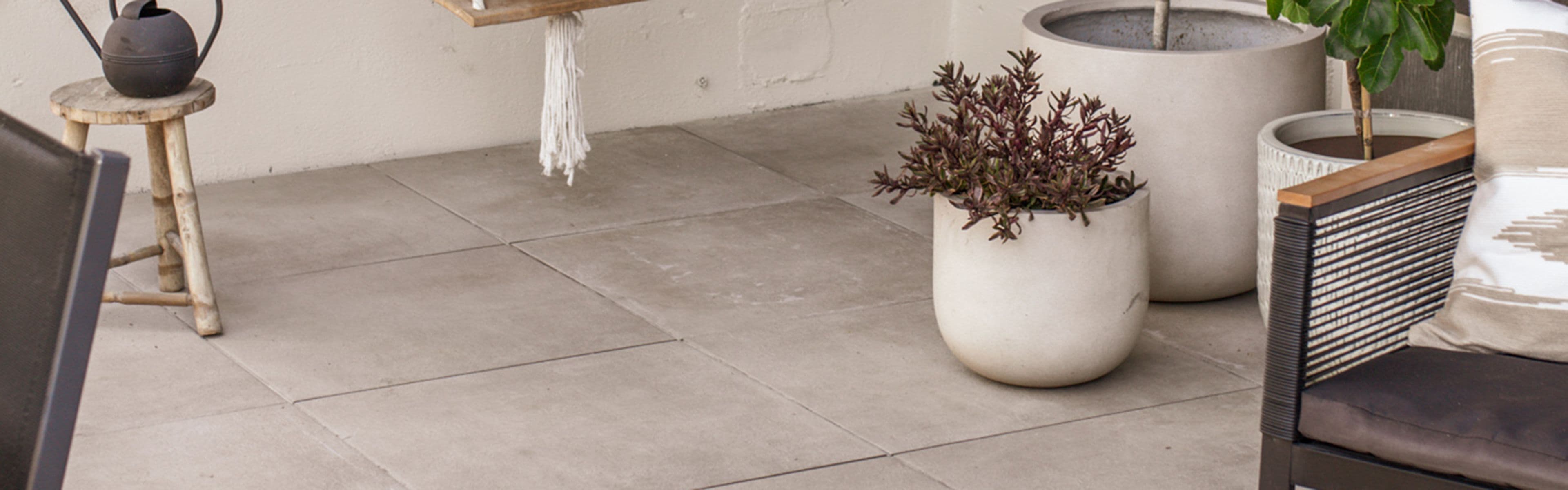 Få et harmonisk uterom med Aaltvedt heller og belegningsstein, og bygg mur med Aaltvedt Kombimur og Mini Støttemur.