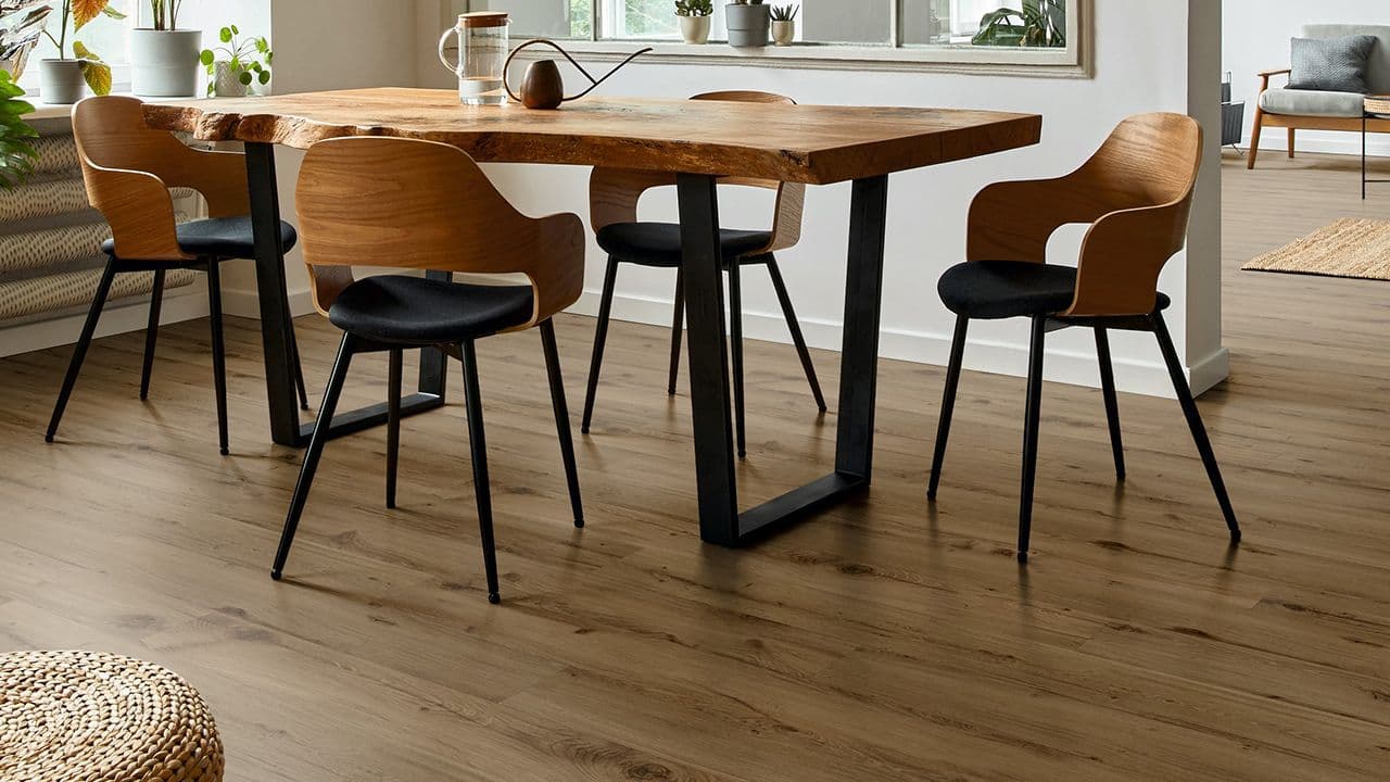 Aspecta Isocore Excellence klikkvinyl gulv i spisestue.