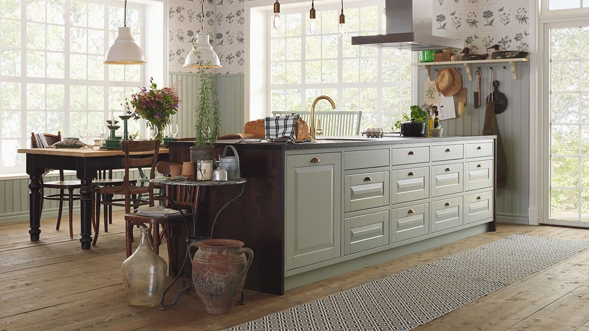 Eksklusivt kjøkken i modellen Herregaard fra Sigdal, med innenforliggende fronter og dører